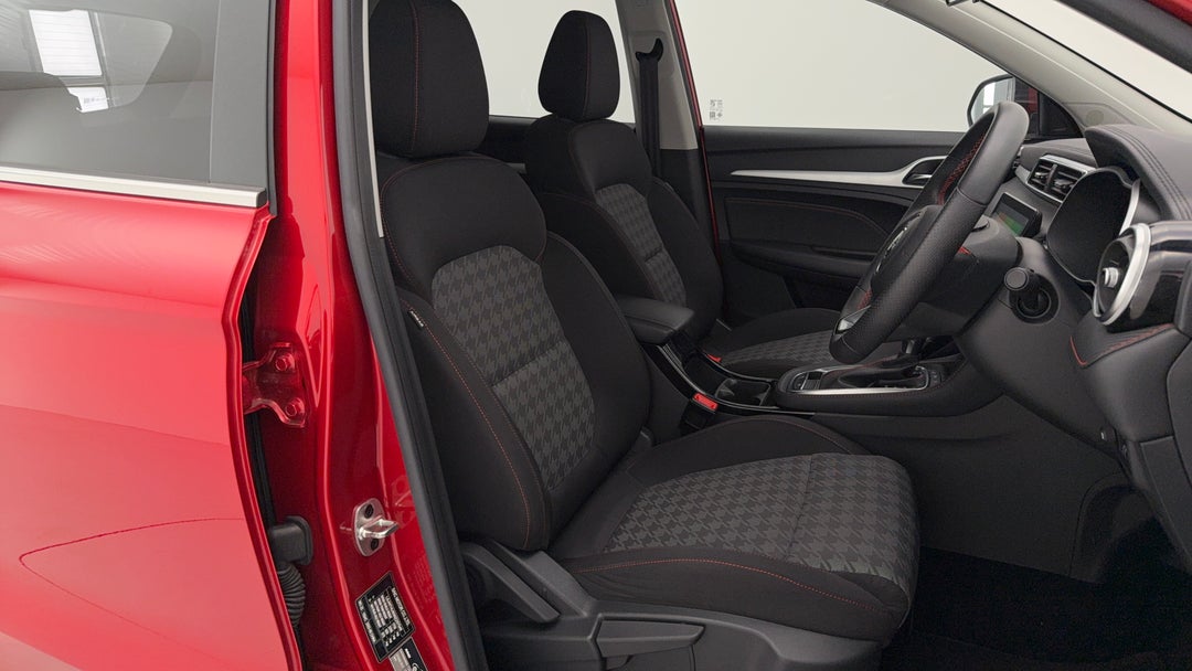 2022 MG Zst Core, Automatic, 28986 km, Right Side Front Door Cabin View