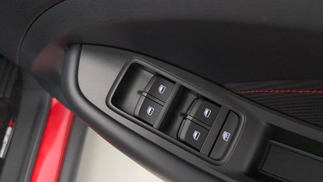 2022 MG Zst Core, Automatic, 28986 km, Drivers Side Door Panel Controls