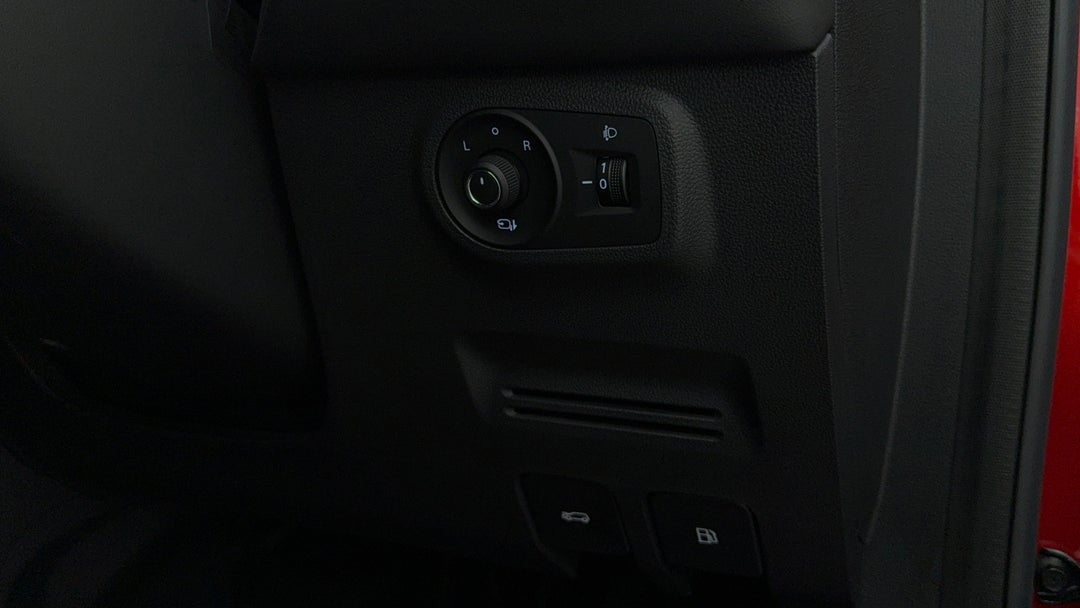 2022 MG Zst Core, Automatic, 28986 km, Utility Switches/Buttons