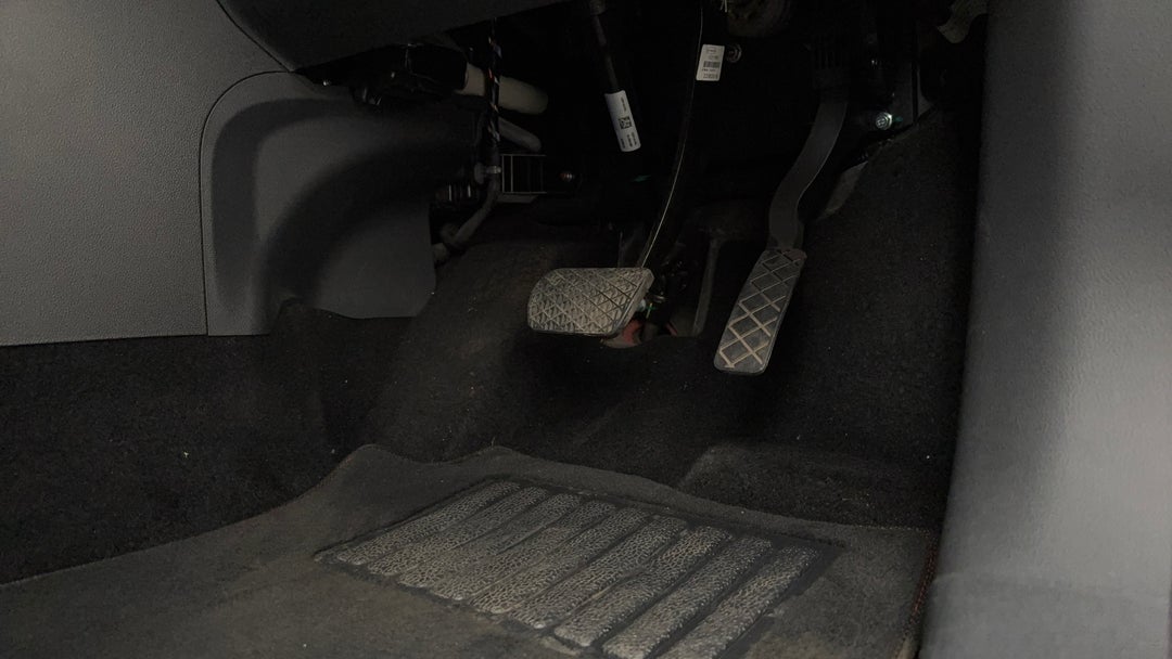 2022 MG Zst Core, Automatic, 28986 km, Pedals and Footmat