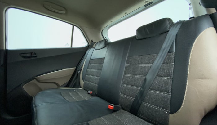 2017 Hyundai Grand i10 MAGNA 1.2 KAPPA VTVT, Petrol, Manual, 70,190 km, Right Side Rear Door Cabin