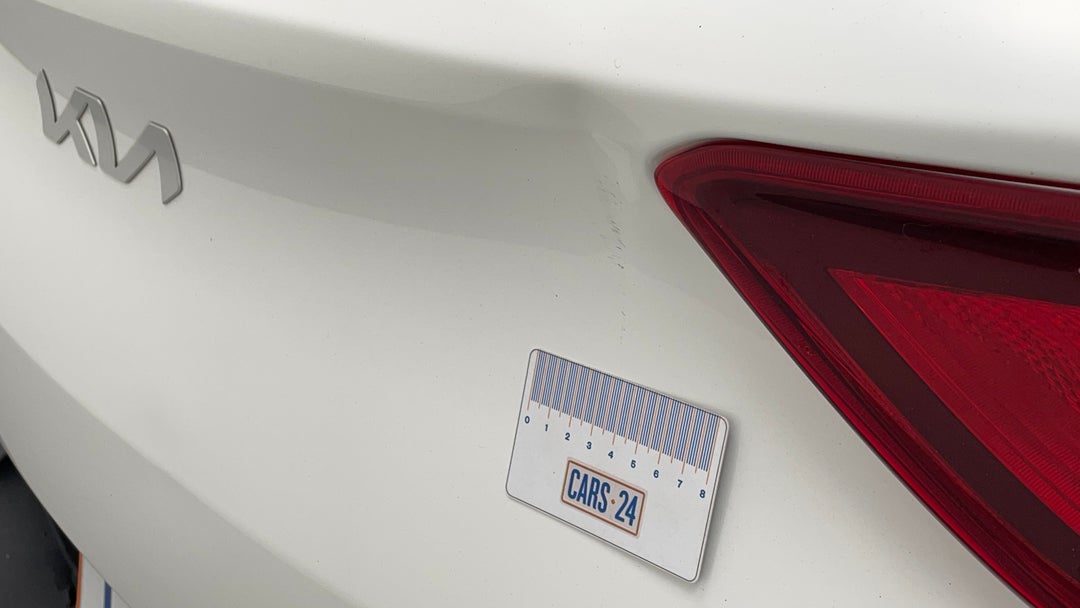 Boot / Tailgate Tailgate Dent