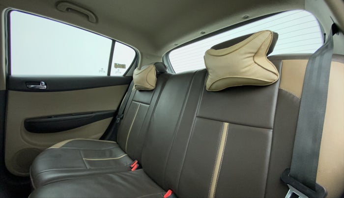 2012 Hyundai i20 SPORTZ 1.2, Petrol, Manual, 76,643 km, Right Side Rear Door Cabin