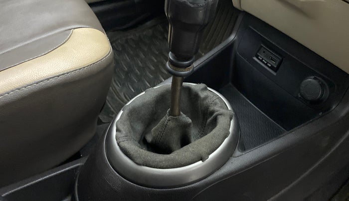 2012 Hyundai i20 SPORTZ 1.2, Petrol, Manual, 76,643 km, Gear lever - Boot cover slightly torn