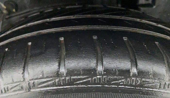 2012 Toyota Etios Liva GD, Diesel, Manual, 1,60,563 km, Left Rear Tyre Tread