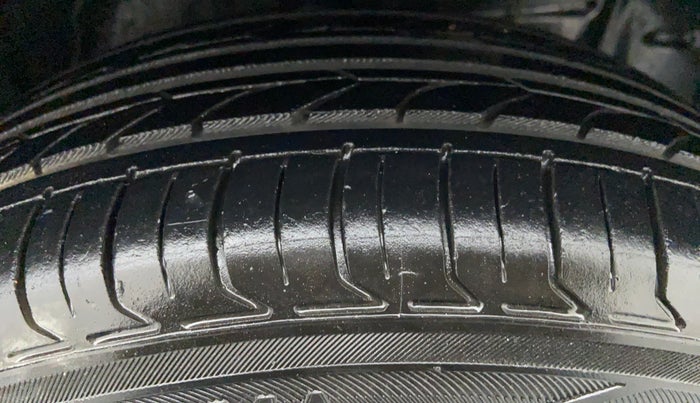 2012 Toyota Etios Liva GD, Diesel, Manual, 1,60,563 km, Right Front Tyre Tread