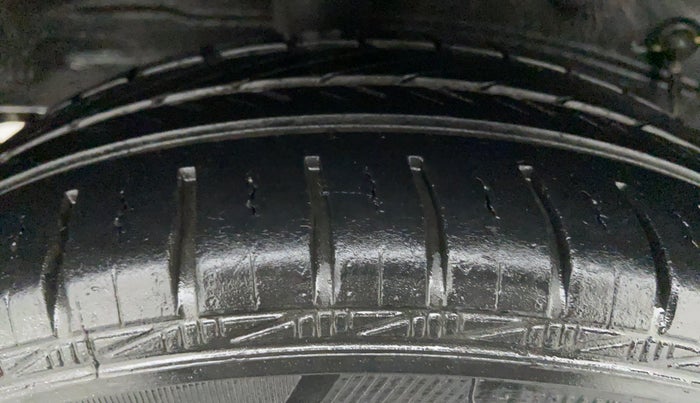 2012 Toyota Etios Liva GD, Diesel, Manual, 1,60,563 km, Right Rear Tyre Tread