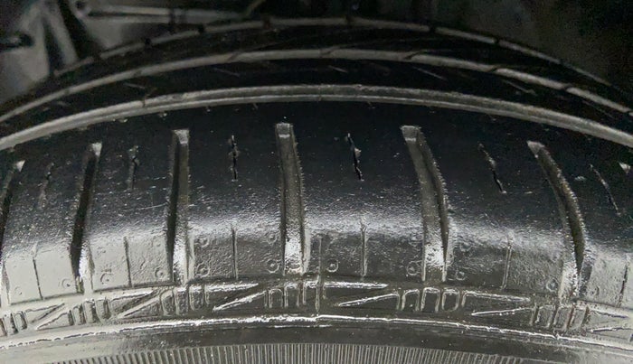 2012 Toyota Etios Liva GD, Diesel, Manual, 1,60,563 km, Left Front Tyre Tread