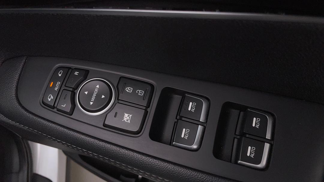 2018 Kia Sorento Si (4x4), Automatic, 121676 km, Drivers Side Door Panel Controls