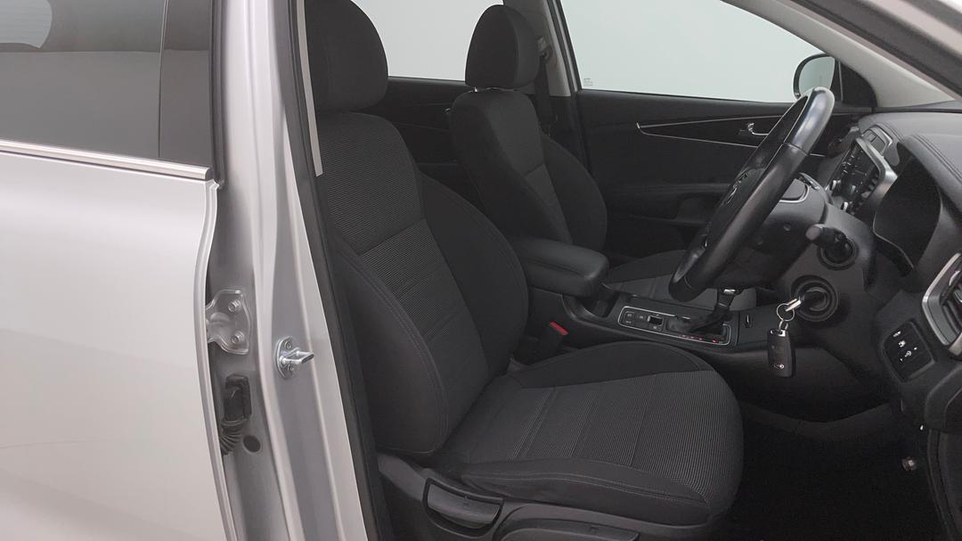 2018 Kia Sorento Si (4x4), Automatic, 121676 km, Right Side Front Door Cabin View