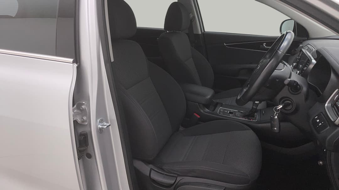 2018 Kia Sorento Si (4x4), Automatic, 121676 km, Right Side Front Door Cabin View