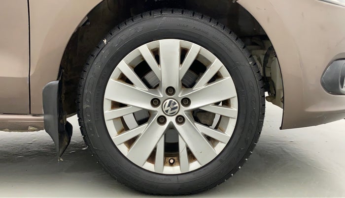 2014 Volkswagen Vento HIGHLINE PETROL, Petrol, Manual, 70,036 km, Right Front Wheel