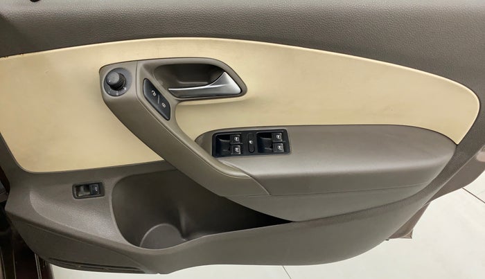 2014 Volkswagen Vento HIGHLINE PETROL, Petrol, Manual, 70,036 km, Driver Side Door Panels Control