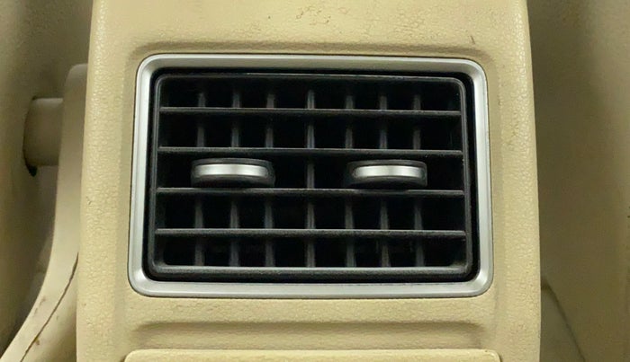 2014 Volkswagen Vento HIGHLINE PETROL, Petrol, Manual, 70,036 km, Rear AC Vents