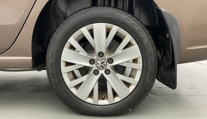 2014 Volkswagen Vento HIGHLINE PETROL, Petrol, Manual, 70,036 km, Left Rear Wheel