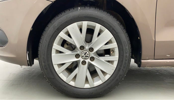 2014 Volkswagen Vento HIGHLINE PETROL, Petrol, Manual, 70,036 km, Left Front Wheel