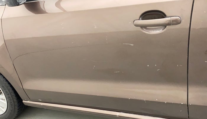 2014 Volkswagen Vento HIGHLINE PETROL, Petrol, Manual, 70,036 km, Front passenger door - Minor scratches