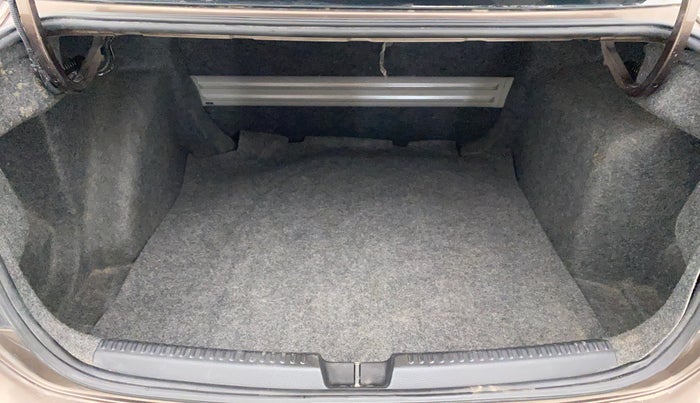 2014 Volkswagen Vento HIGHLINE PETROL, Petrol, Manual, 70,036 km, Boot Inside