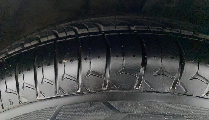 2014 Hyundai i10 MAGNA 1.1, Petrol, Manual, 49,947 km, Right Front Tyre Tread