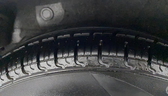 2014 Hyundai i10 MAGNA 1.1, Petrol, Manual, 49,947 km, Right Rear Tyre Tread