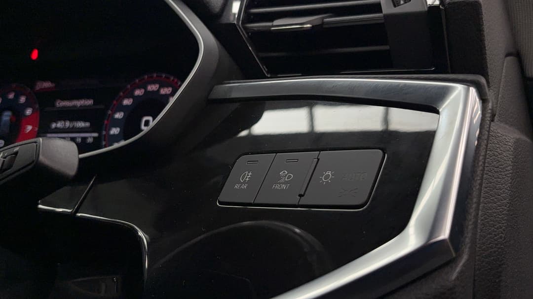 2021 Audi Q3 35 Tfsi, Automatic, 17376 km, Utility Switches/Buttons