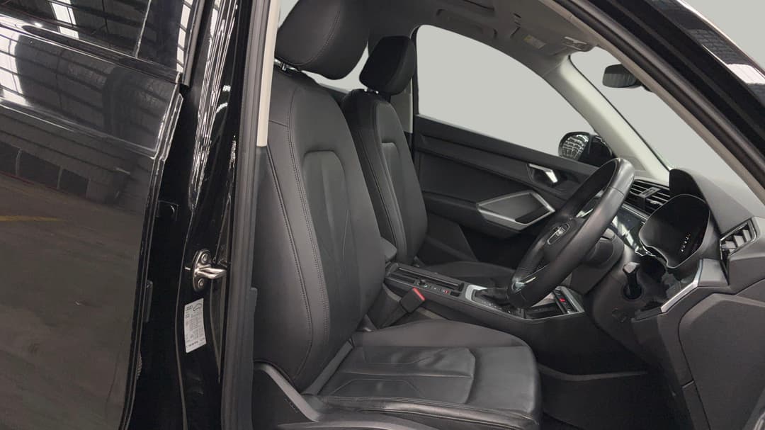 2021 Audi Q3 35 Tfsi, Automatic, 17376 km, Right Side Front Door Cabin View
