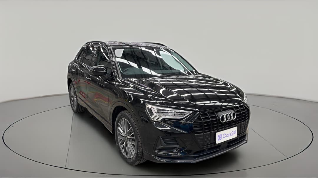 2021 Audi Q3 35 Tfsi, Automatic, 17376 km, Right Front Diagonal (45- Degree) View