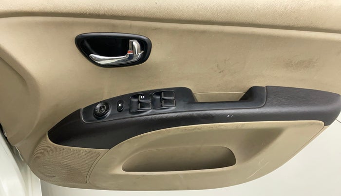 2013 Hyundai i10 MAGNA 1.2, CNG, Manual, 74,994 km, Driver Side Door Panels Control
