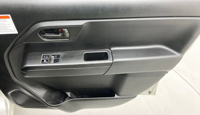 2021 Maruti New Wagon-R LXI CNG 1.0 L, CNG, Manual, 17,175 km, Driver Side Door Panels Control