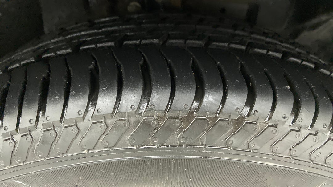 Right Front Tyre Tread