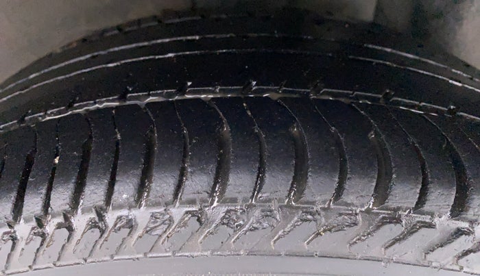 2010 Ford Figo 1.2 TITANIUM DURATEC, Petrol, Manual, 61,906 km, Left Rear Tyre Tread