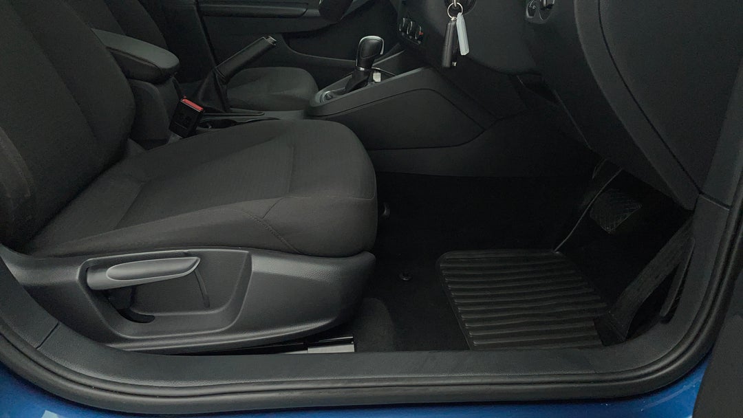 2017 Volkswagen Jetta 118 Tsi Trendline, Automatic, 74423 km, Drivers Side Adjustment Panel