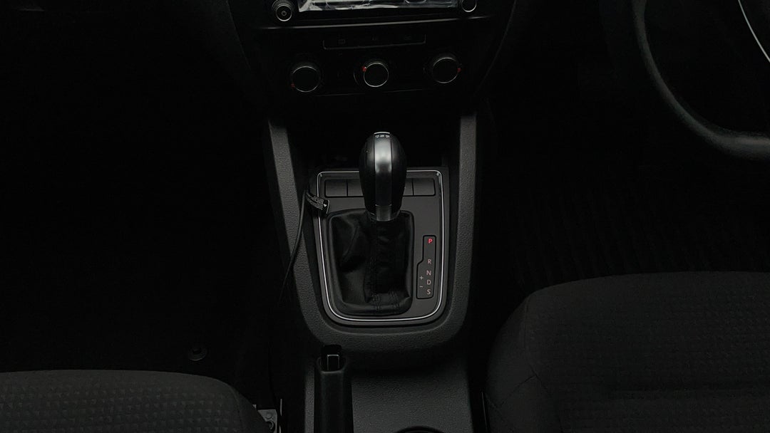 2017 Volkswagen Jetta 118 Tsi Trendline, Automatic, 74423 km, Gear Lever 