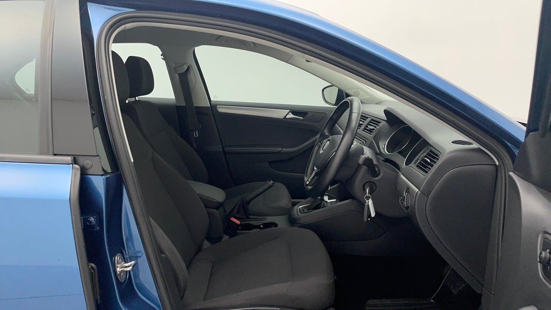 2017 Volkswagen Jetta 118 Tsi Trendline, Automatic, 74423 km, Right Side Front Door Cabin View