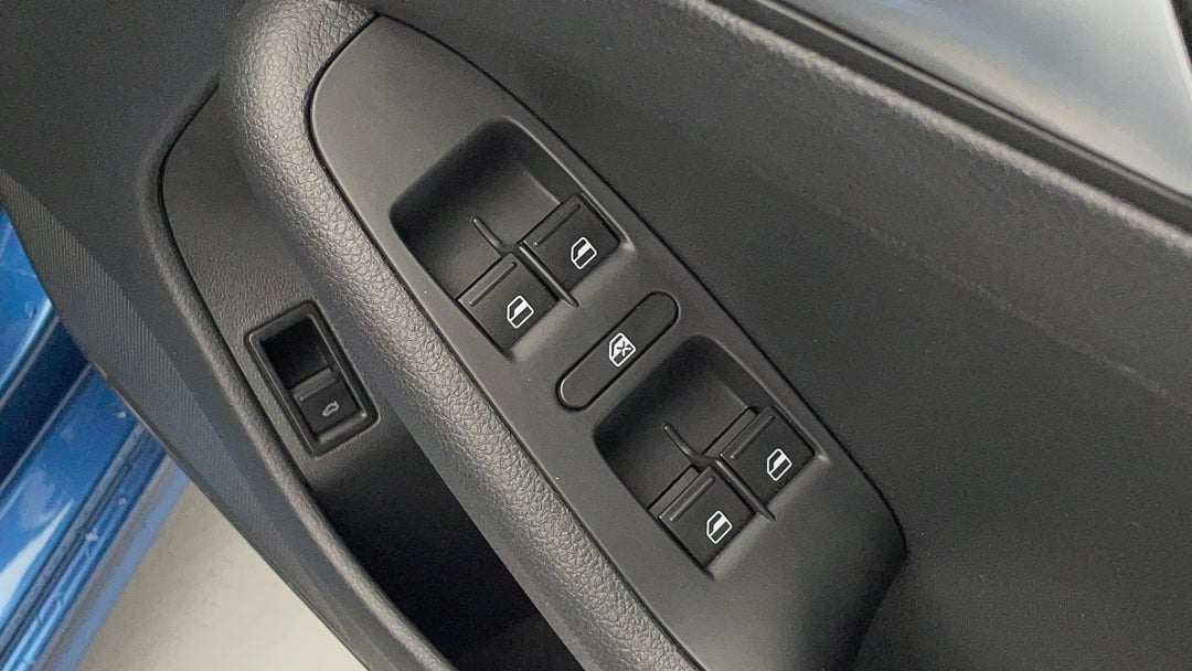 2017 Volkswagen Jetta 118 Tsi Trendline, Automatic, 74423 km, Drivers Side Door Panel Controls