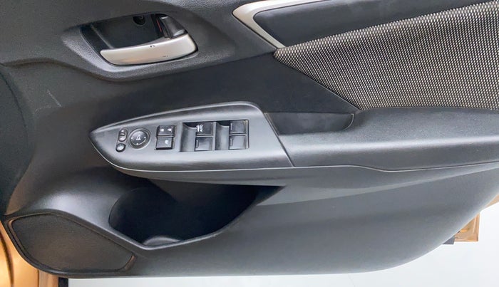 2017 Honda WR-V 1.2 i-VTEC VX MT, Petrol, Manual, 1,00,527 km, Driver Side Door Panels Control