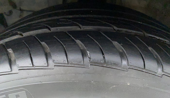 2017 Honda WR-V 1.2 i-VTEC VX MT, Petrol, Manual, 1,00,527 km, Left Front Tyre Tread