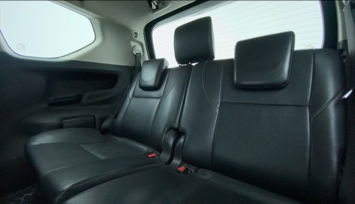 2016 Toyota Innova Crysta 2.4 ZX 7 STR, Diesel, Manual, 1,54,960 km, Third Seat Row ( optional )