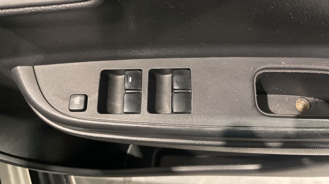 2019 Mitsubishi Triton Glx Plus (4x4), Manual, 101792 km, Drivers Side Door Panel Controls