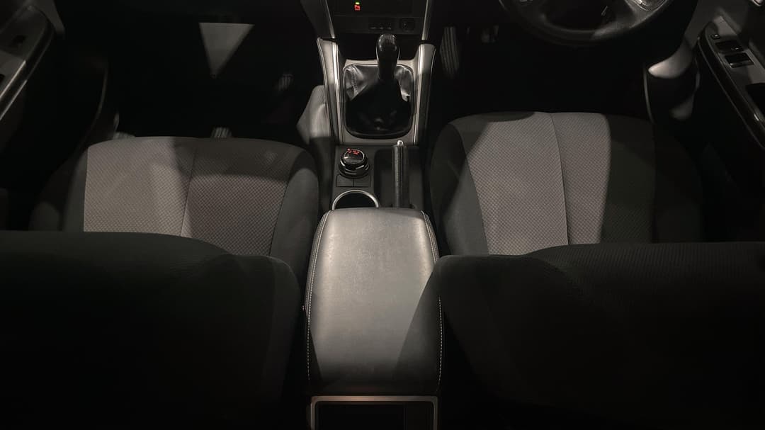 2019 Mitsubishi Triton Glx Plus (4x4), Manual, 101792 km, Center Console