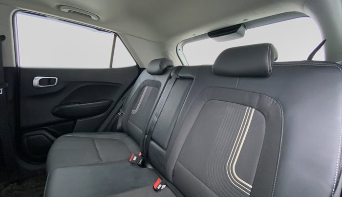 2019 Hyundai VENUE SX(O) CRDi, Diesel, Manual, 20,201 km, Right Side Door Cabin View