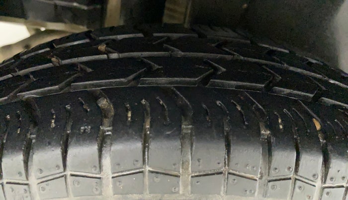 2017 Maruti Swift LXI (O), Petrol, Manual, 27,468 km, Right Rear Tyre Tread