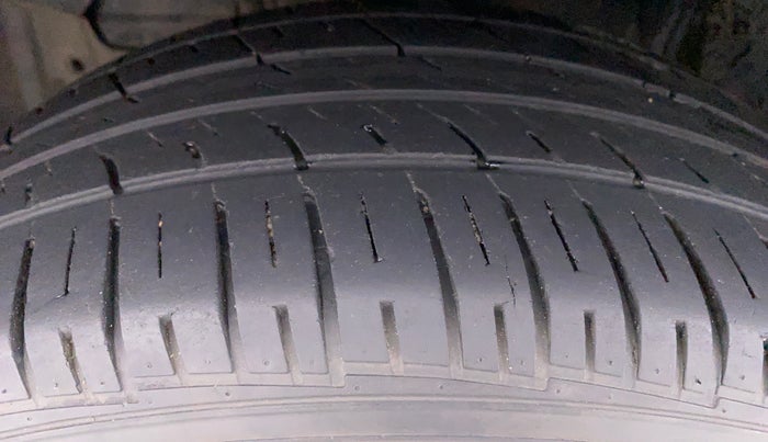 2016 Maruti Vitara Brezza ZDI PLUS DUAL TONE, Diesel, Manual, 93,509 km, Left Front Tyre Tread