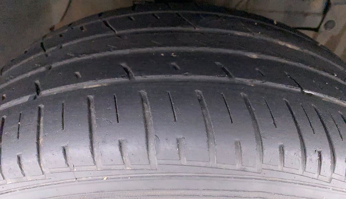 2016 Maruti Vitara Brezza ZDI PLUS DUAL TONE, Diesel, Manual, 93,509 km, Right Front Tyre Tread