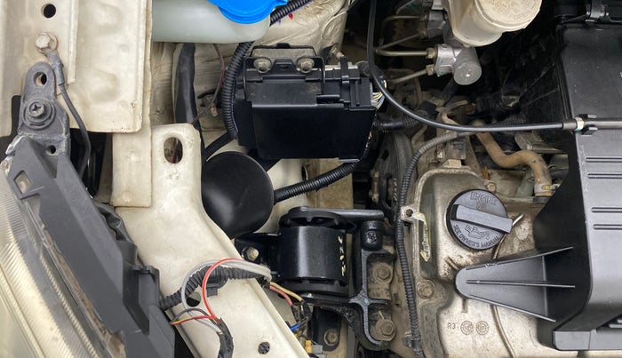 2017 Maruti Wagon R 1.0 LXI CNG, CNG, Manual, 81,427 km, Right headlight - Clamp has minor damage