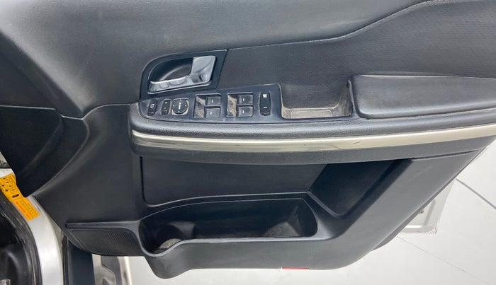 2017 Tata Hexa Varicor 400 XTA, Diesel, Automatic, 1,20,337 km, Driver Side Door Panels Control