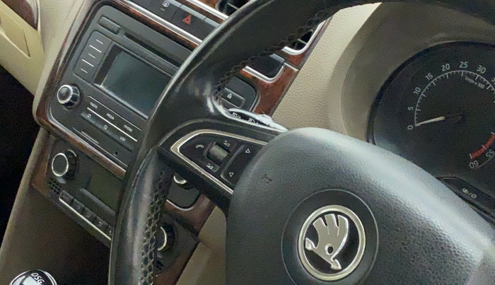 2015 Skoda Rapid 1.5 TDI AT STYLE PLUS, Diesel, Automatic, 93,954 km, Steering wheel - Sound system control has minor damage