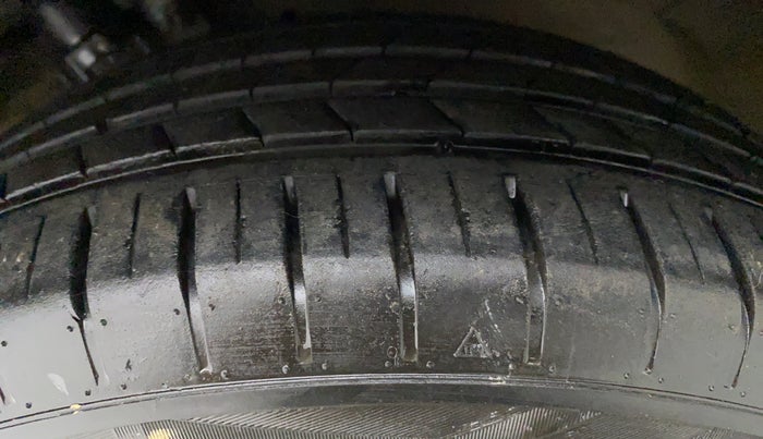 2015 Maruti Ciaz ZXI PLUS, Petrol, Manual, 89,926 km, Left Rear Tyre Tread