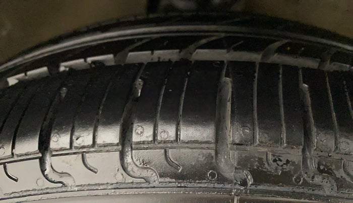 2015 Maruti Celerio VXI, Petrol, Manual, 35,448 km, Right Front Tyre Tread