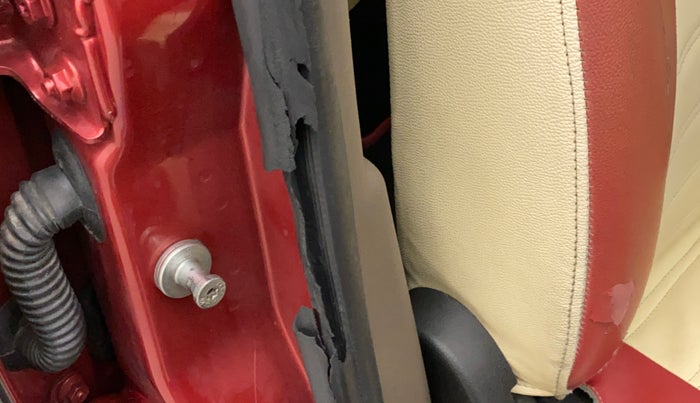 2018 Renault Duster RXE PETROL, Petrol, Manual, 59,166 km, Driver-side door - Beading has minor damage